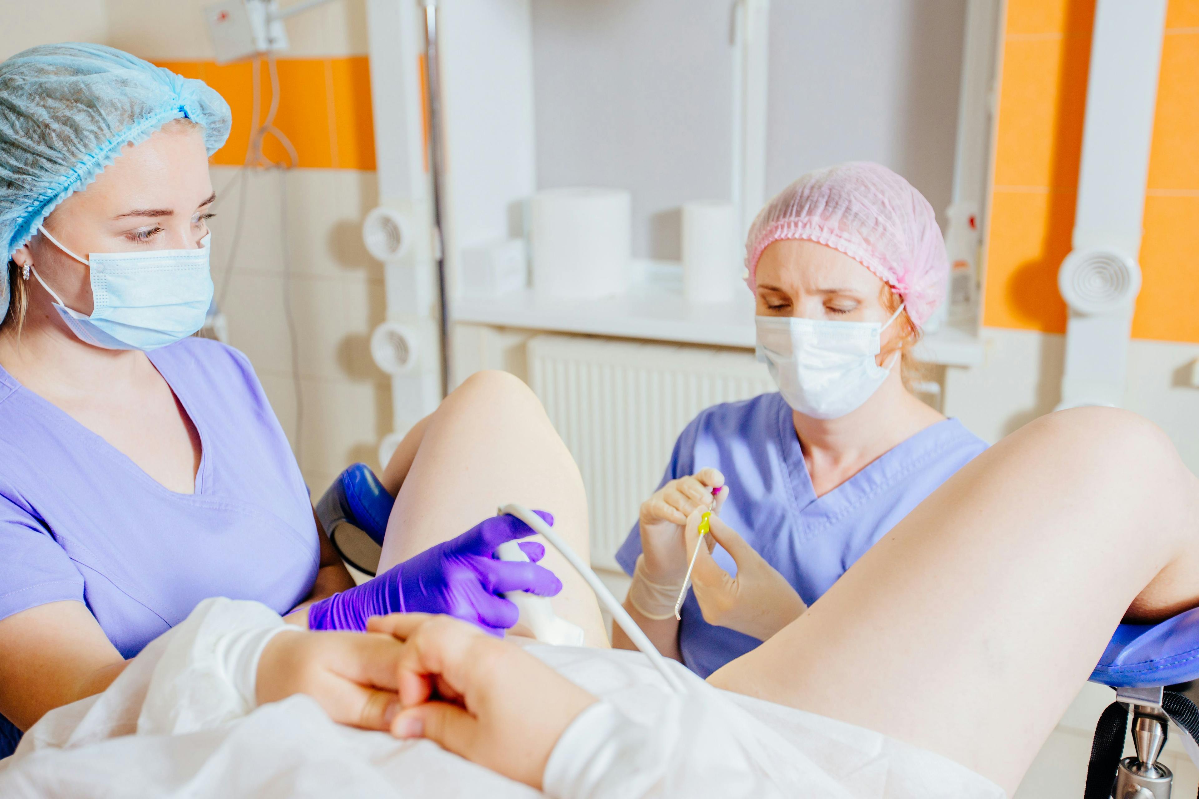 Does endometrial scratching improve live birth rate in IVF cases?